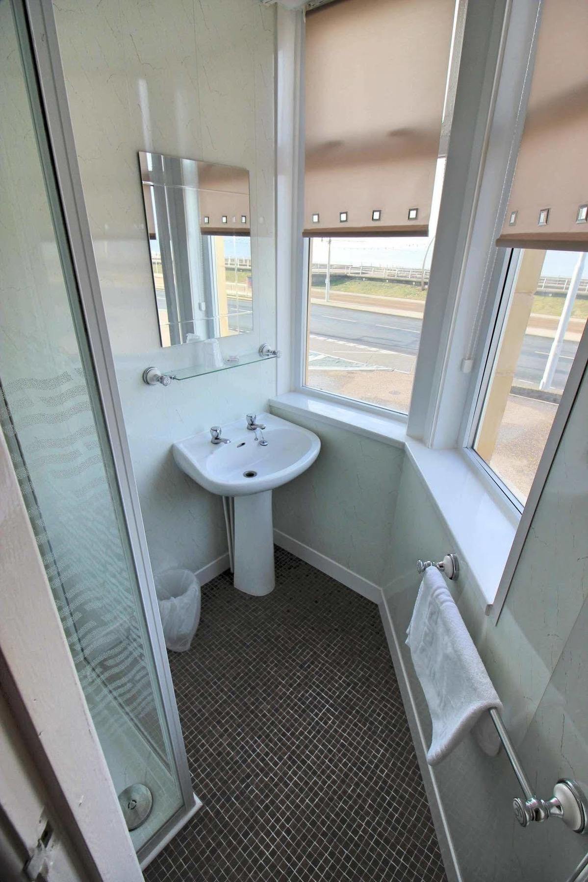 The Colwyn - Near Pleasure Hotel Blackpool