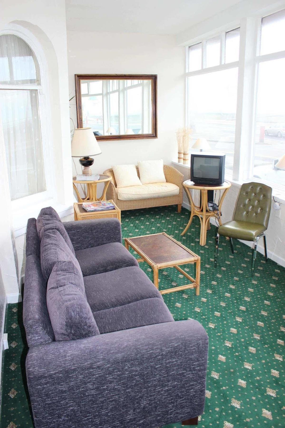 Hotel The Colwyn - Near Pleasure Blackpool