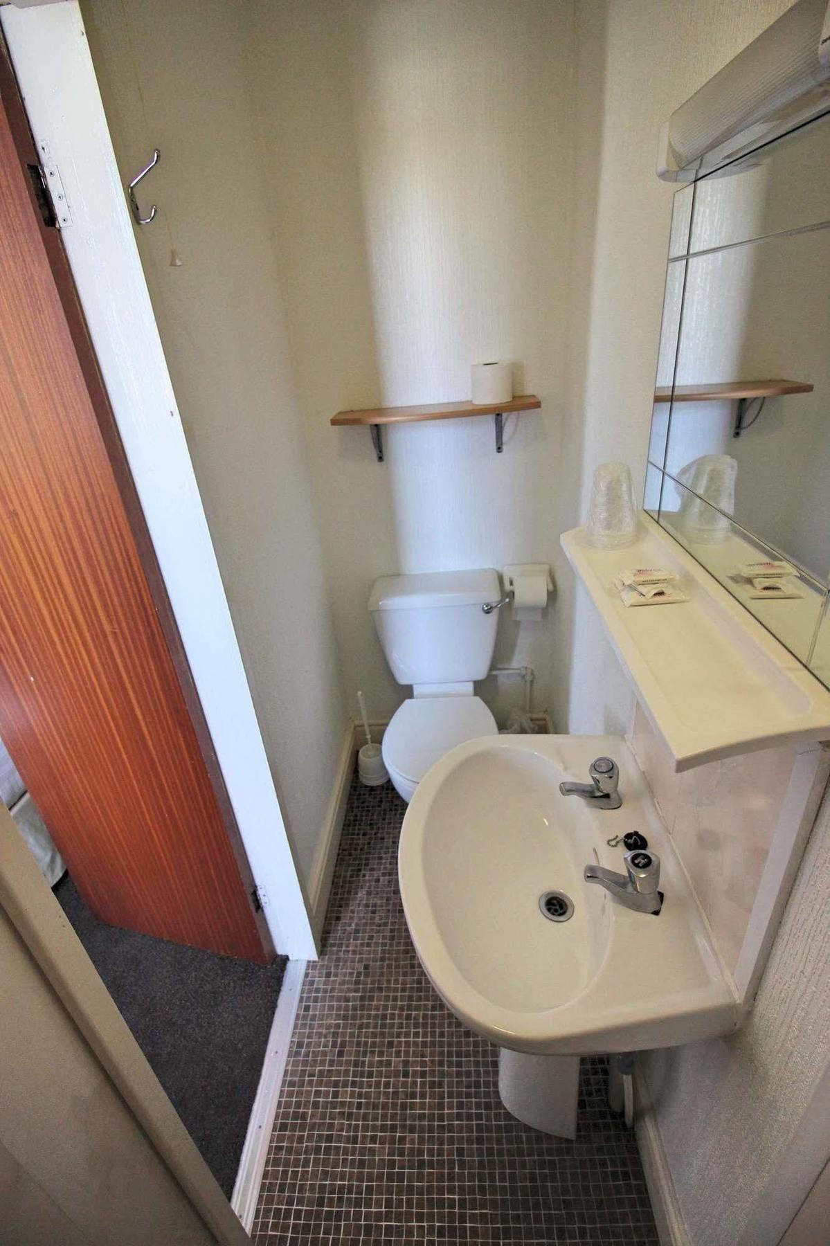 Hotel The Colwyn - Near Pleasure Blackpool