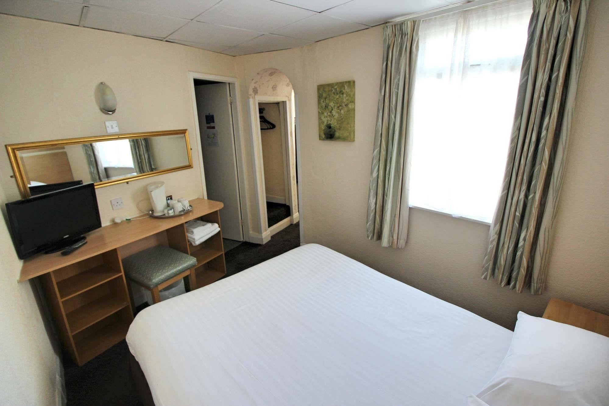 Hotel The Colwyn - Near Pleasure Blackpool